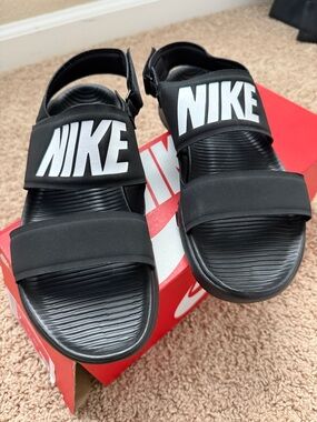 NWOT Nike Womens Black Tanjun Sandals with White NIKE Logo